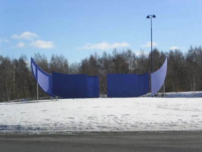 Verkörondellen i vinterskrud 2001